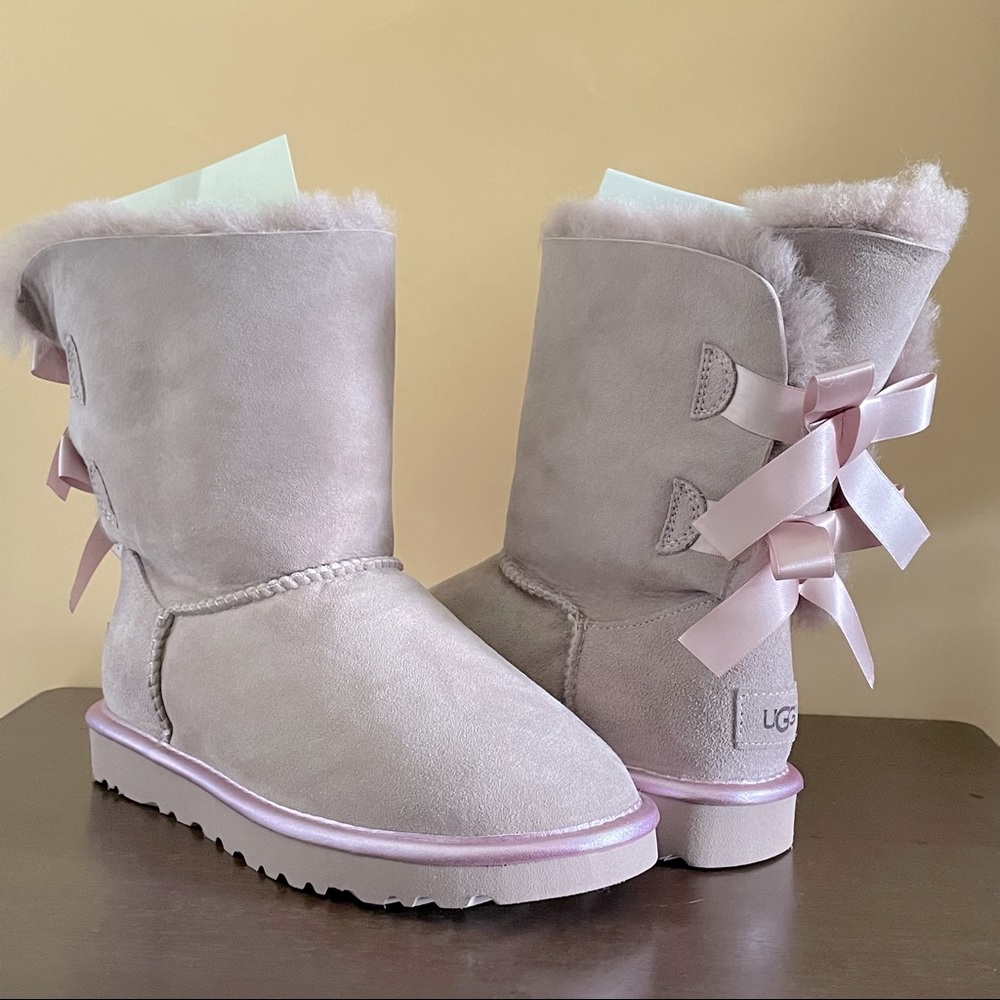 NEW UGG boots 2 bows on the back